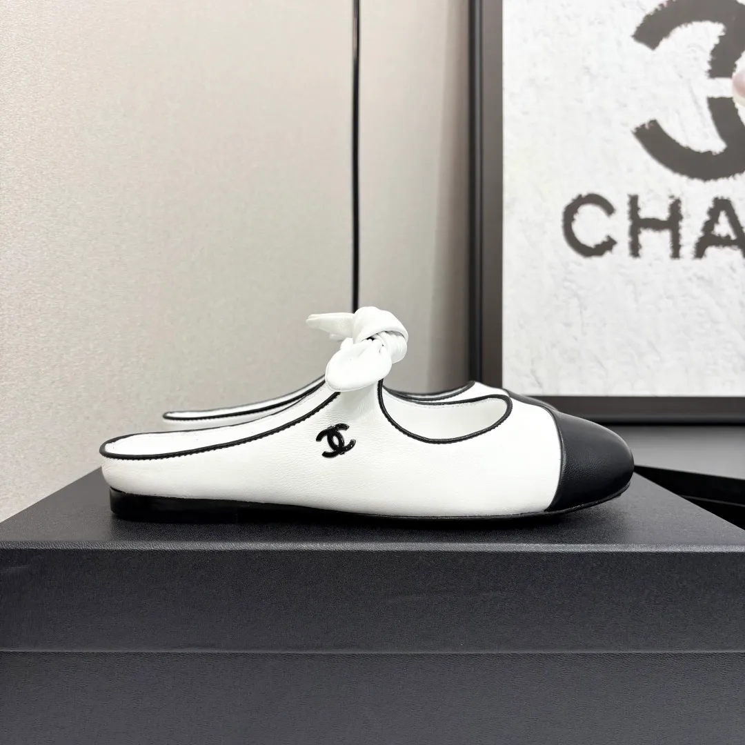 👟👟Ex-factory price 480👟👟 Chanel 25C Early Spring Mary Jane Shoes Series This season’s shoes are all great! The pure black Mary Jane is very comfortable on the feet and the upper leather is also very soft, so you don’t have to worry about rubbing your feet. The bunny ears are also very cute, and the black and white color matching and black fabric cover are very nice. Upper cowhide, inner sheepskin, genuine leather outsole Size: 35-39 40/41 Customized, non-refundable and non-exchangeable